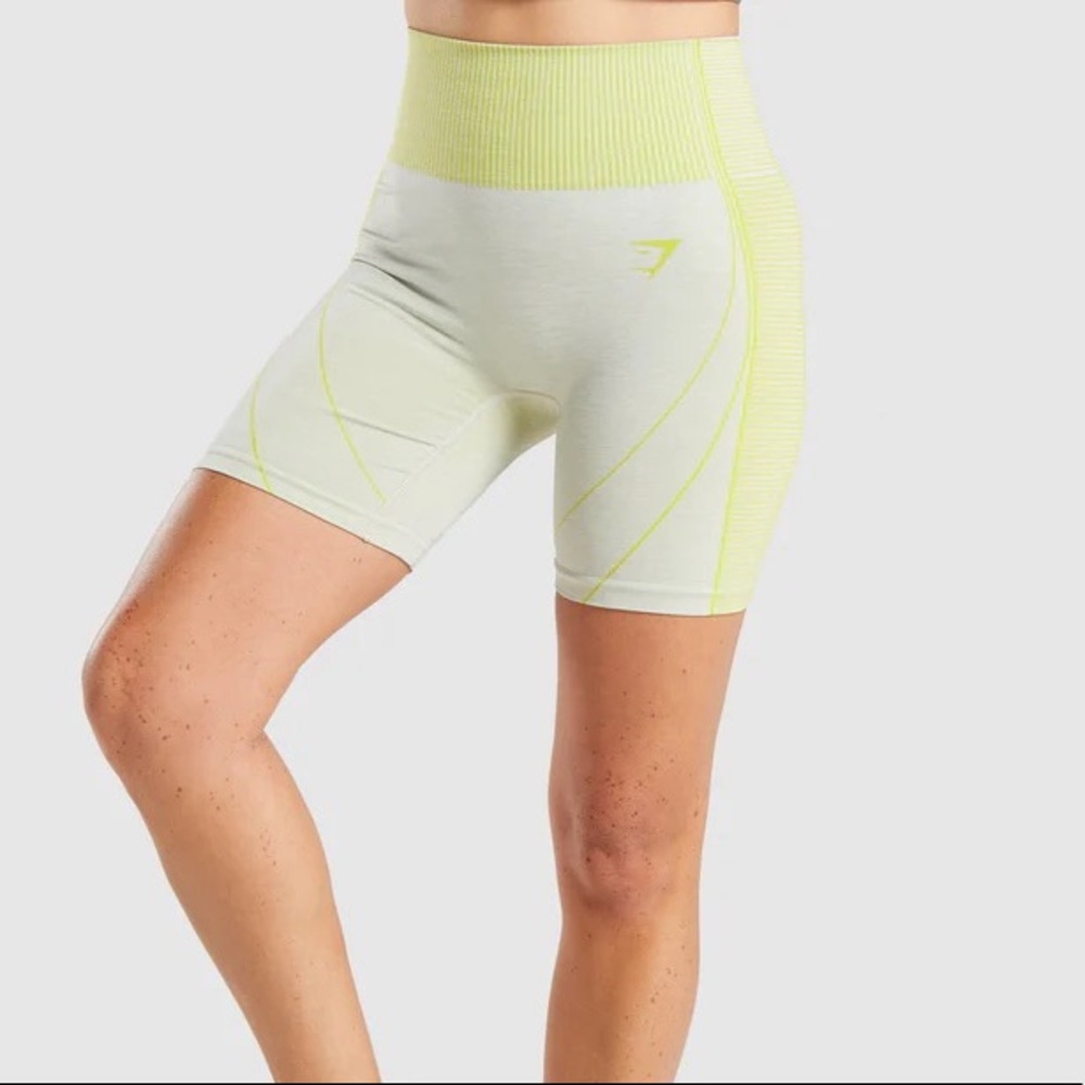 Gymshark Hyper Amplify Shorts light grey neon yellow
